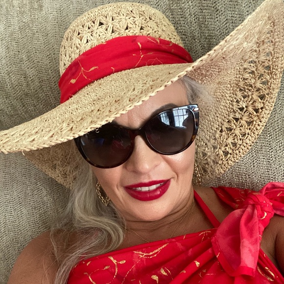 Meet your Posher, Susan - Picture 1 of 3